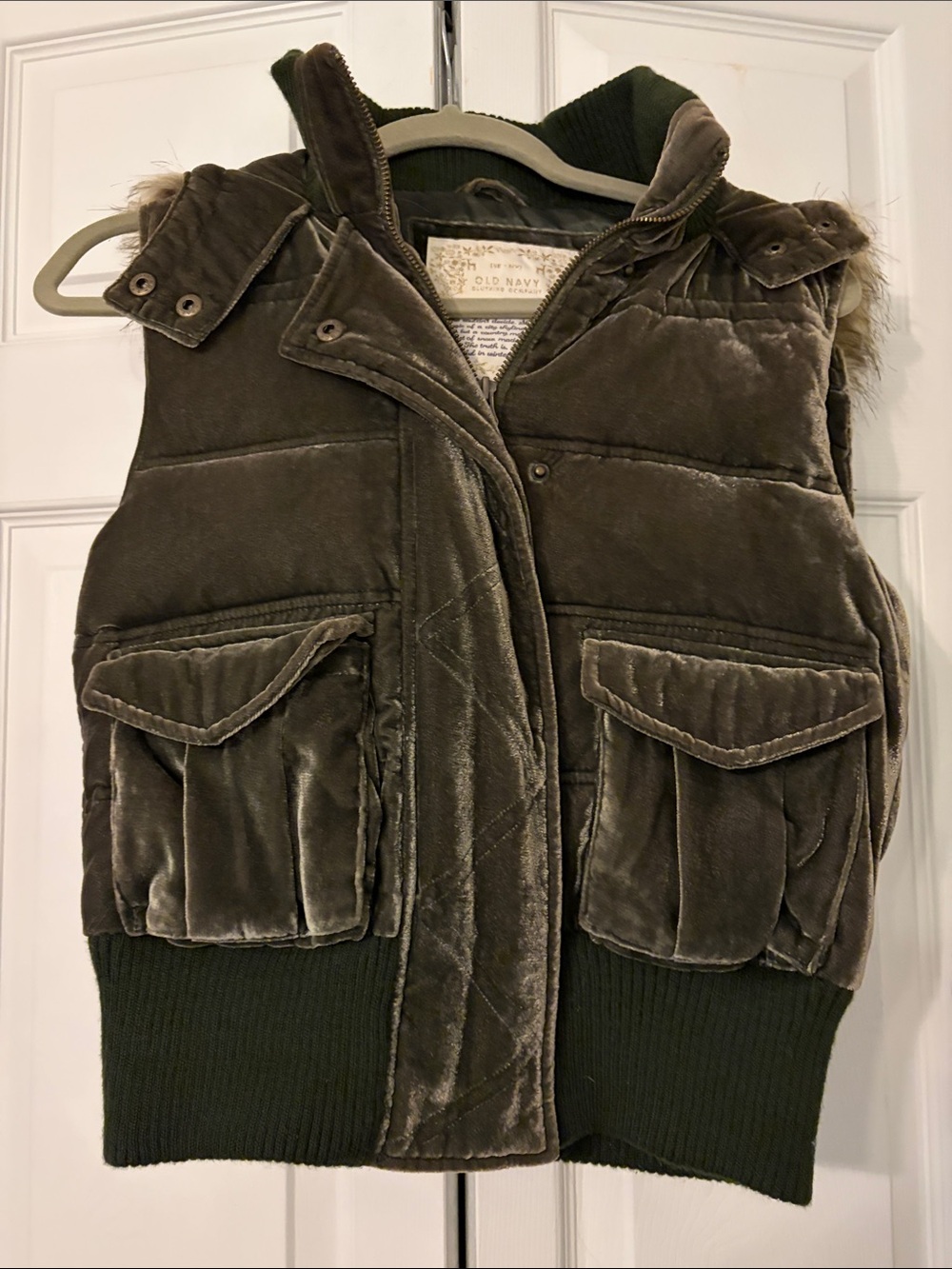 Old Navy Gorgeous Olive Green Quilted Velvet Hooded Vest With Hood Size Small